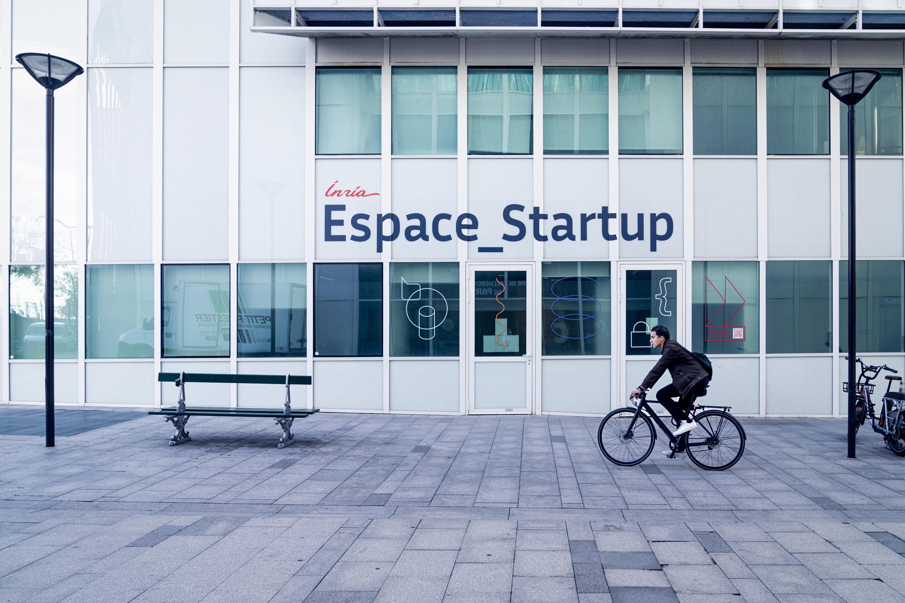Façade des bureaux de l'Espace_Startup du centre de Paris